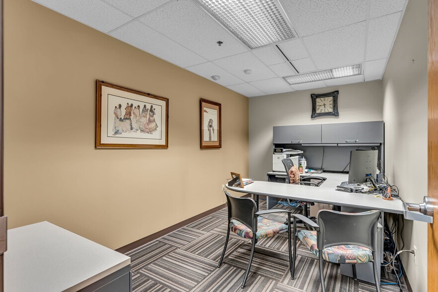 More Photos Of 400 SE Jefferson St, Topeka Flex For Sale