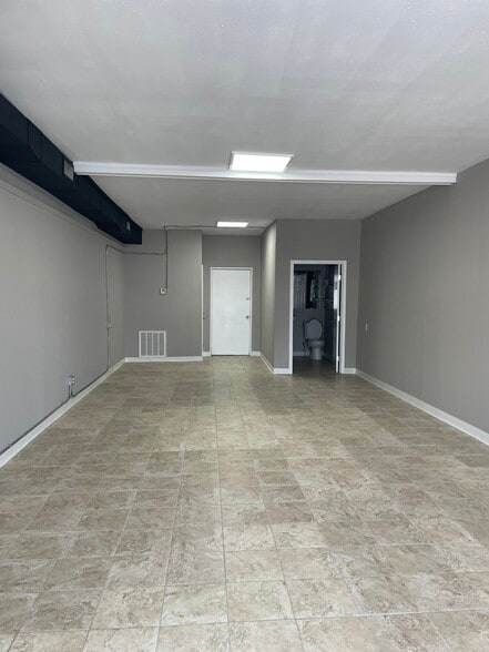More Photos Of 4113-4117 Barrancas Ave, Pensacola Storefront For Lease