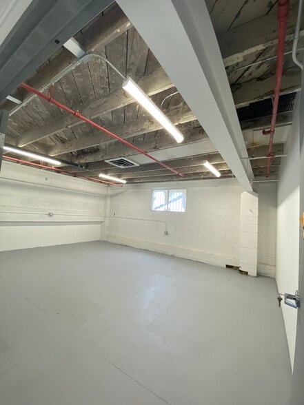 More Photos Of 901 E 31st St, Los Angeles Manufacturing For Lease