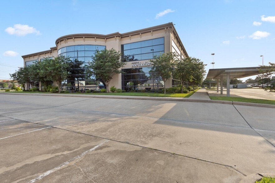 More Photos Of 6243 Fairmont Pky, Pasadena Medical For Lease