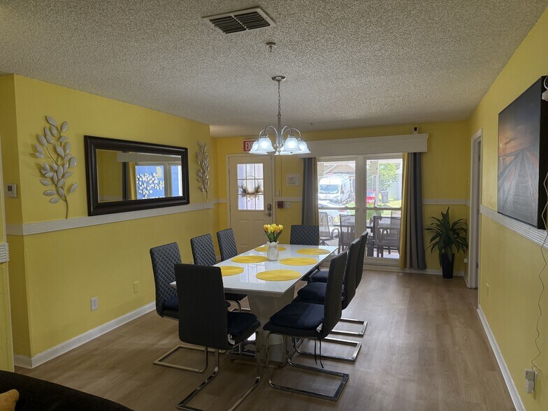 Primary Photo Of 322 Regal Park Dr, Valrico Specialty For Sale