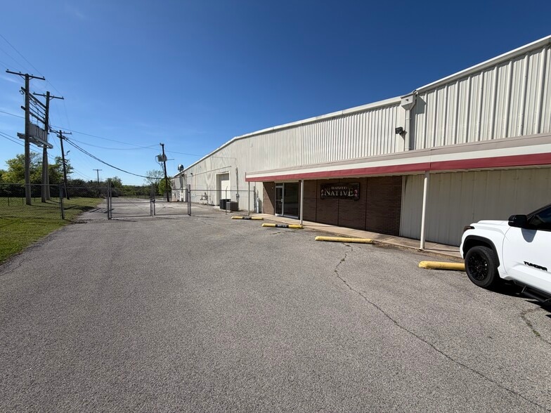 More Photos Of 3248 N Sheridan Rd, Tulsa Warehouse For Sale