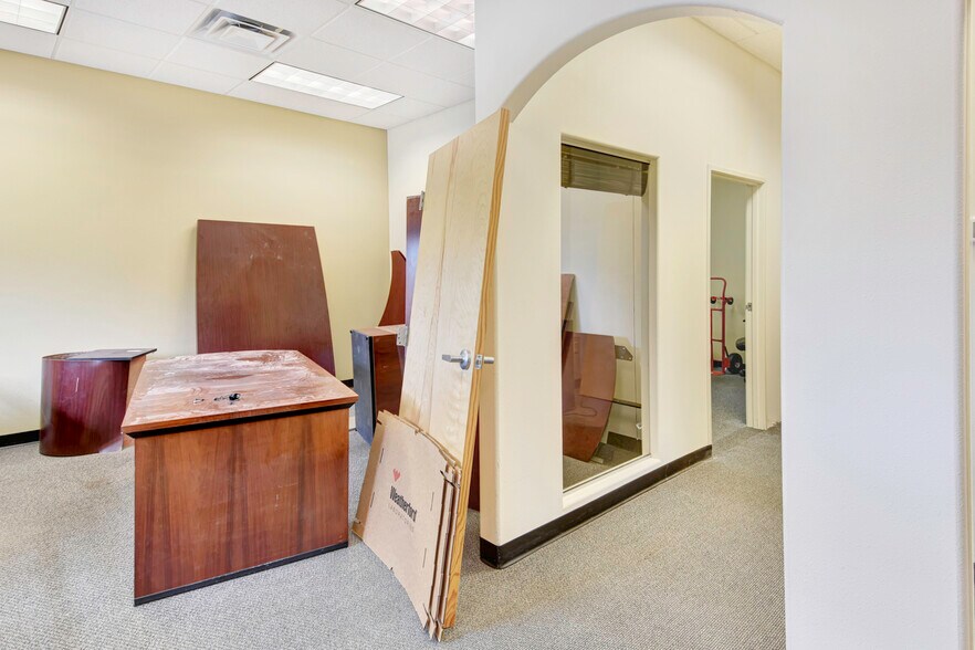 More Photos Of 88 Inverness Cir E, Englewood Medical For Sale