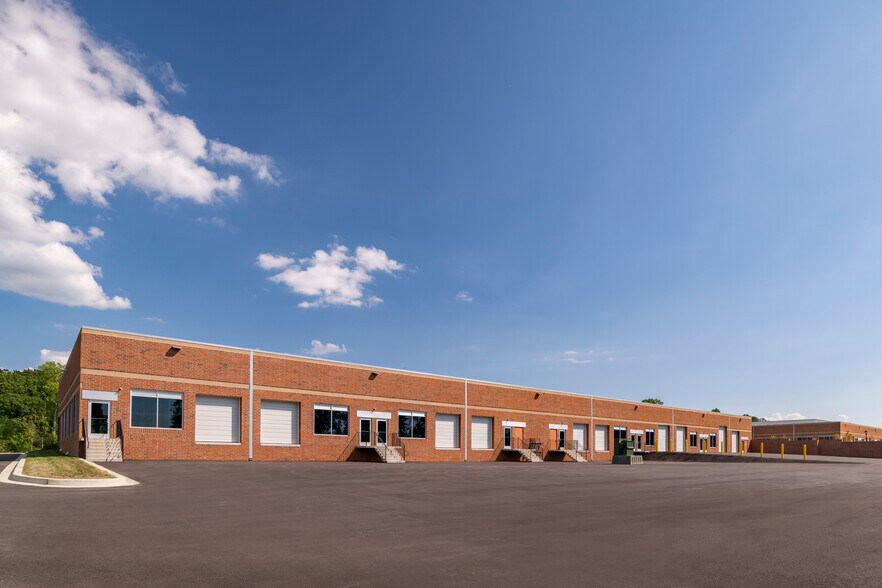 More Photos Of 1052-1096 Maple Grove Blvd, Middletown Unknown For Lease