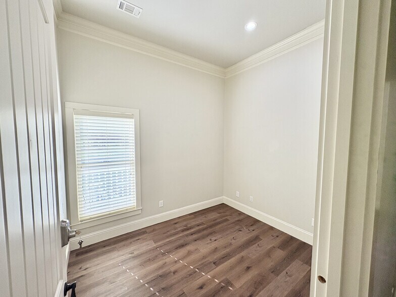 More Photos Of 1129 Lake Oconee Pky, Eatonton Office For Lease