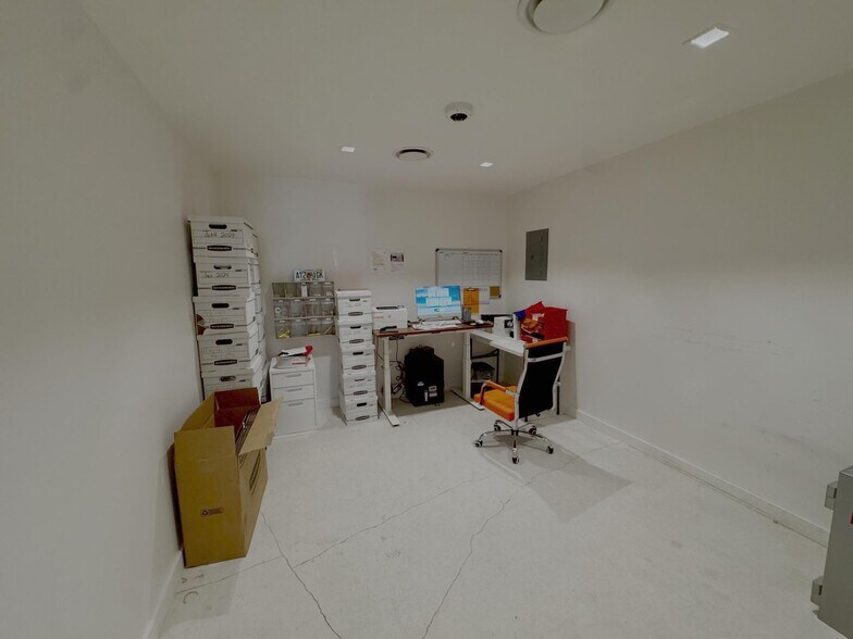 More Photos Of 130 Duval St, Key West General Retail For Lease