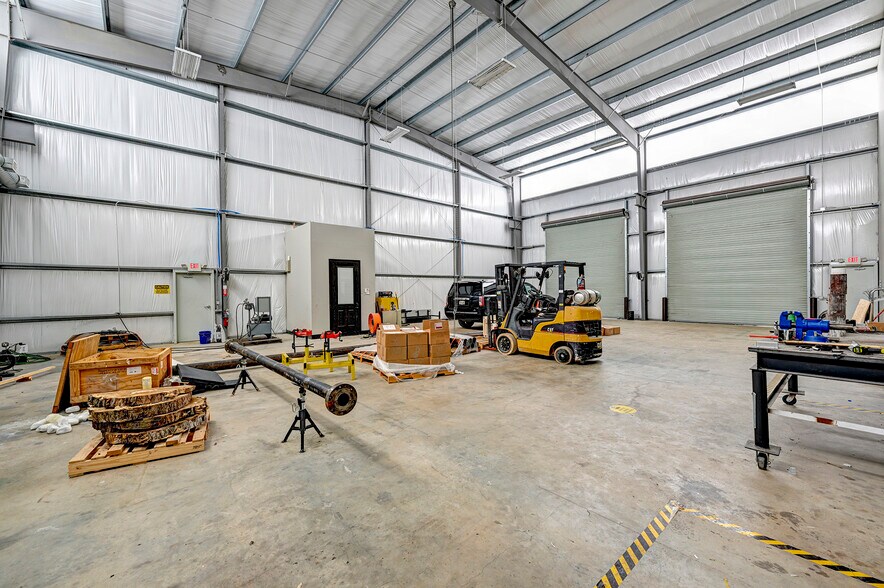 More Photos Of 828 Fm 1960 Rd, Houston Warehouse For Lease