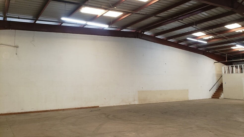 More Photos Of 15330 Tamarack Dr, Victorville Industrial For Sale