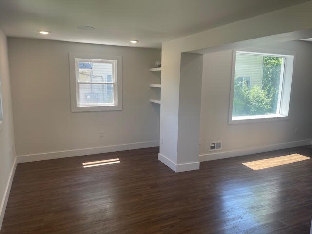 More Photos Of 721 N Wood Ave, Linden Office Residential For Lease