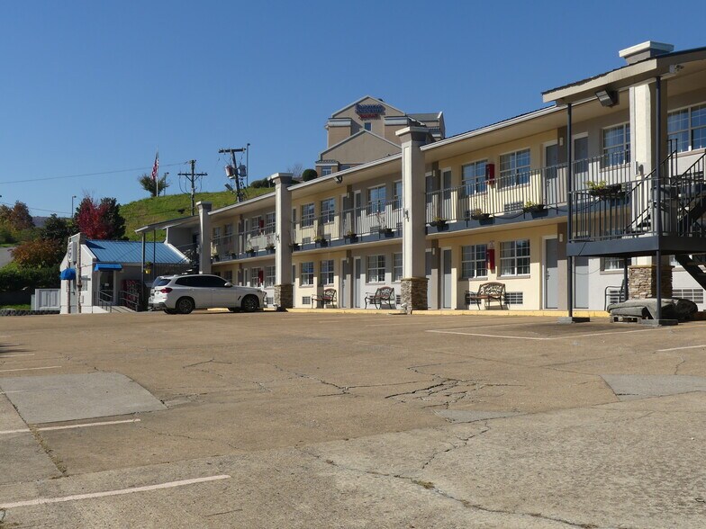 More Photos Of 3655 Cummings Hwy, Chattanooga Hotel For Sale