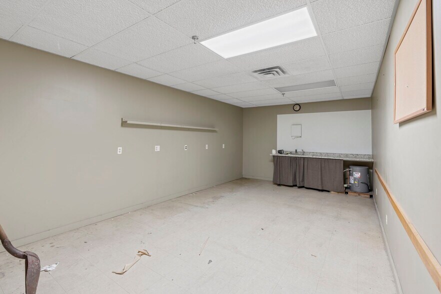 More Photos Of 777-785 Main St, Lewiston Warehouse For Lease