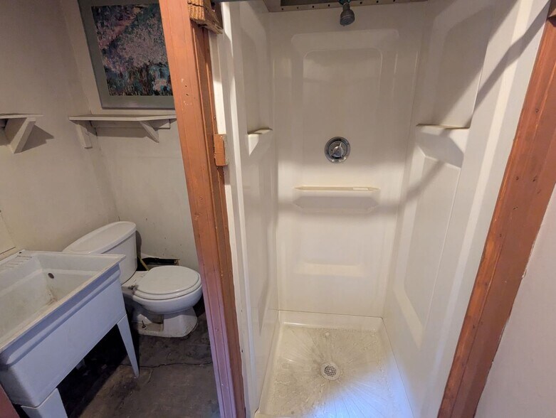 More Photos Of 48 New St Rear, Cambridge Warehouse For Lease