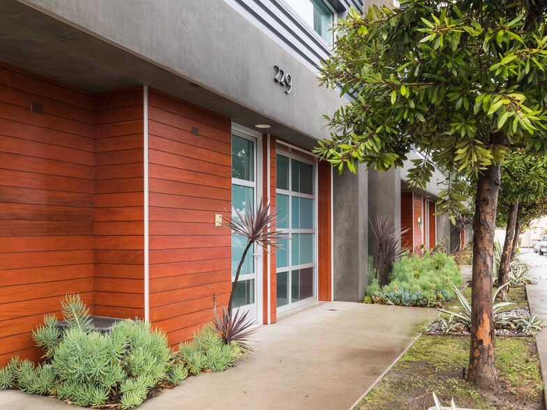More Photos Of 215-237 California St, El Segundo Loft Creative Space For Sale