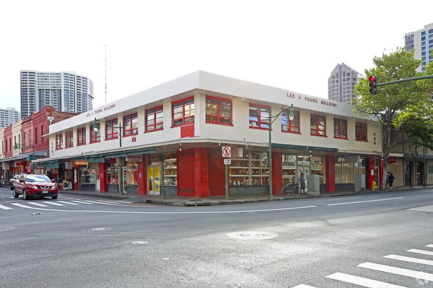 More Photos Of 90 N King St, Honolulu Storefront Retail Office For Lease