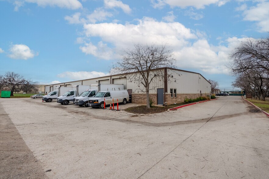 More Photos Of 12114 S Pipeline Rd, Euless Industrial For Lease