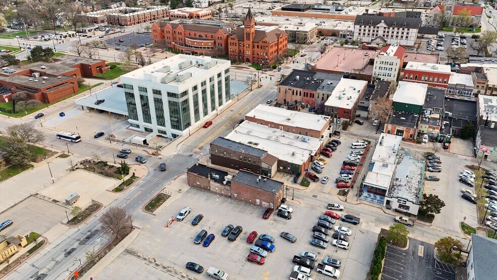 More Photos Of 201 N Broadway Ave, Urbana Restaurant For Sale