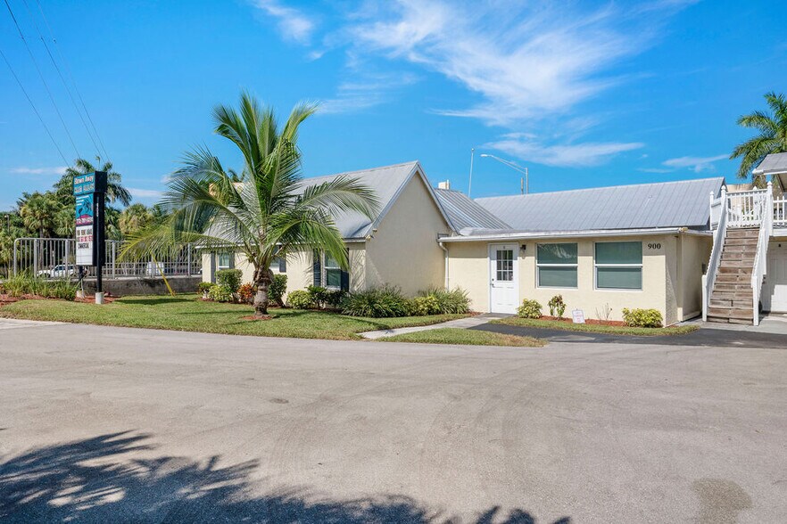 More Photos Of 900 SW Martin Downs Blvd, Palm City Freestanding For Lease