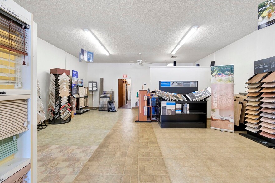 More Photos Of 230 S K St, Dinuba Storefront For Sale
