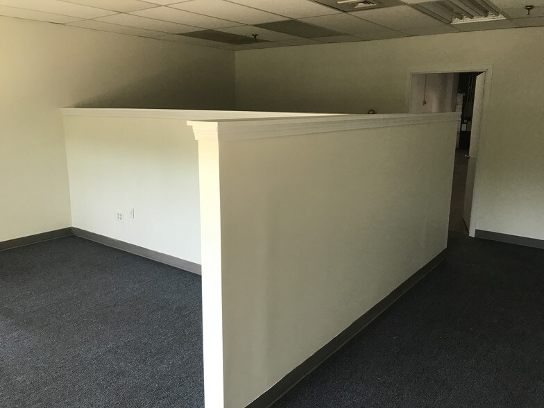 More Photos Of 280-284 Quarry Rd, Milford Light Distribution For Lease
