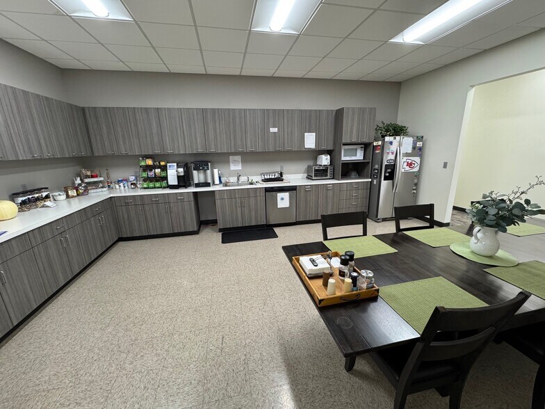 More Photos Of 10 W 9th St, Kansas City Office For Lease