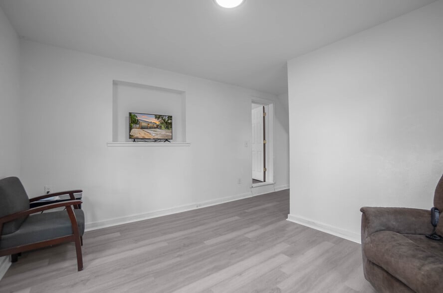 More Photos Of 8929 E Gulf To Lake Hwy, Inverness Auto Repair For Sale