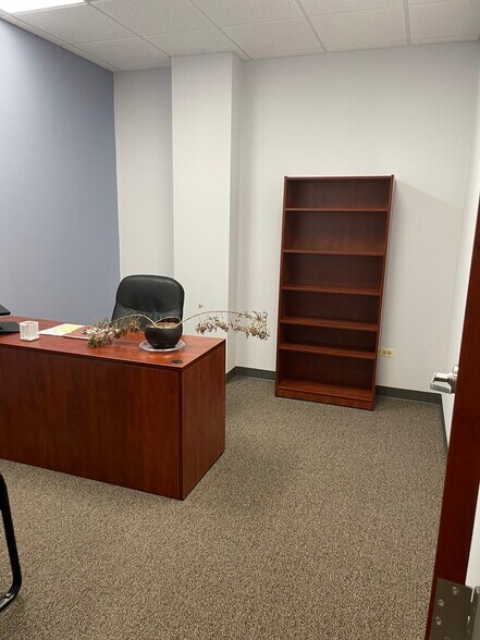 More Photos Of 4200 Cantera Dr, Warrenville Business Park For Sale