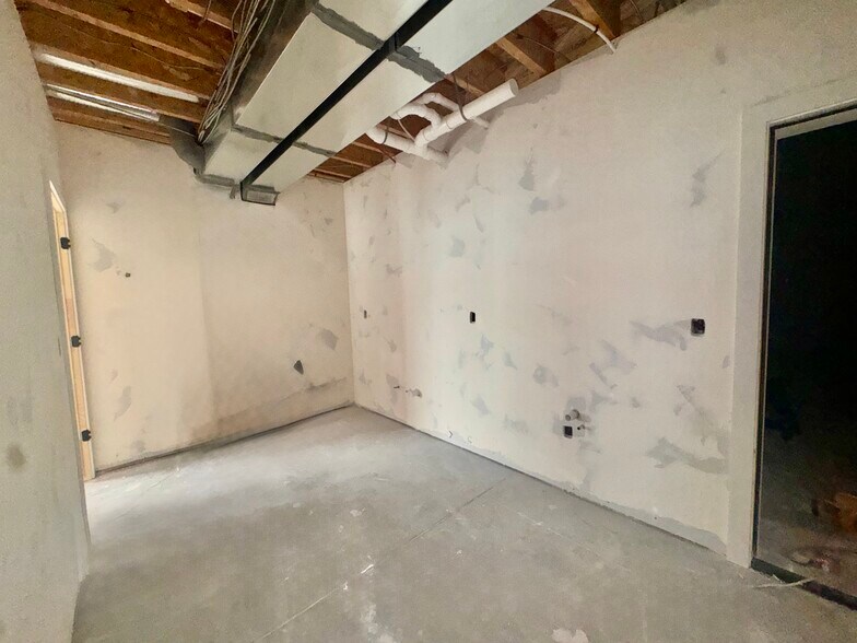 More Photos Of 518-540 S Commerce Dr, Orem Warehouse For Lease