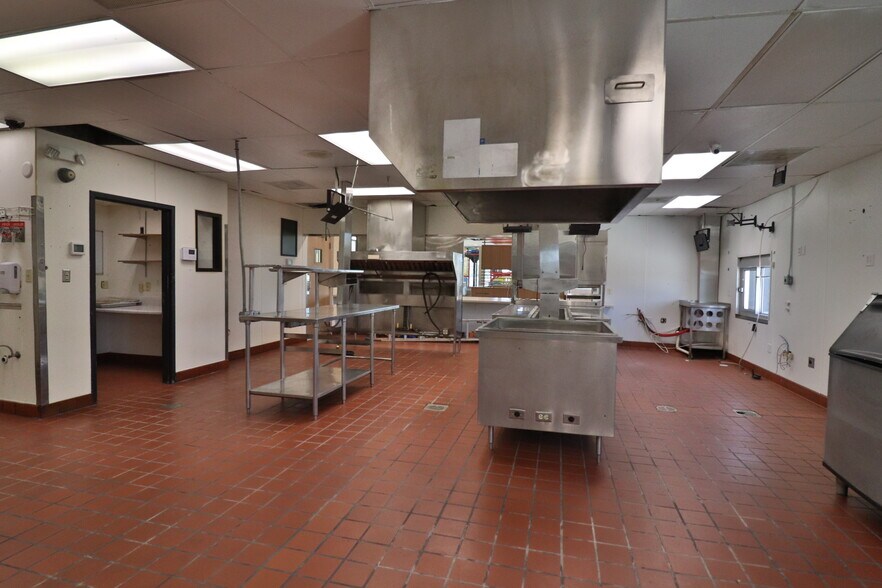 More Photos Of 1902 Mountain View Dr, Cody Fast Food For Sale