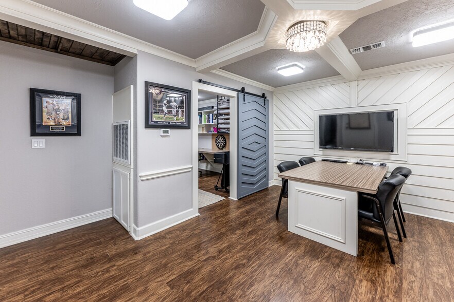 More Photos Of 101 Hidden Valley Cir, Huntsville Office For Sale