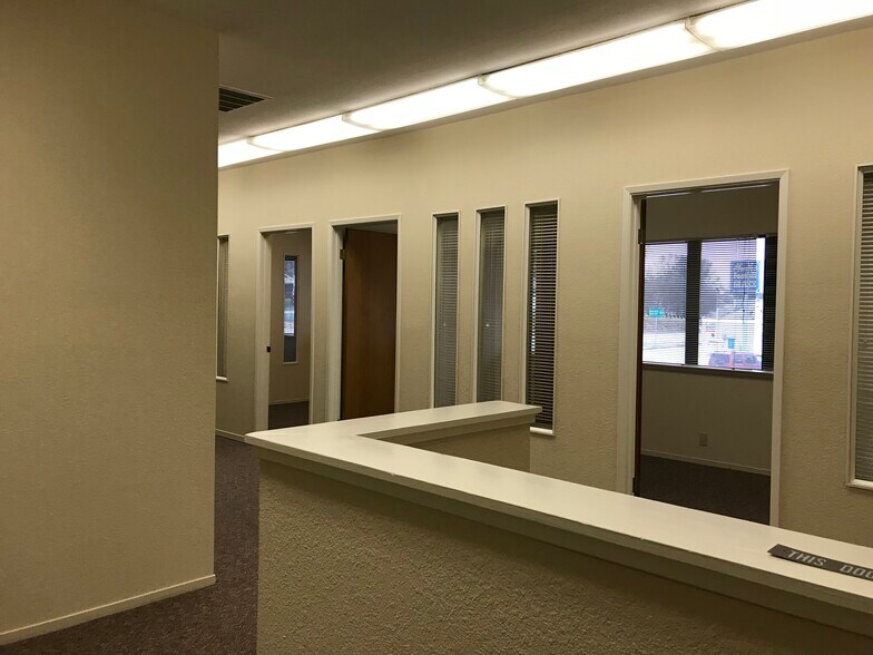 More Photos Of 11899 Edgewood Rd, Auburn Office For Lease