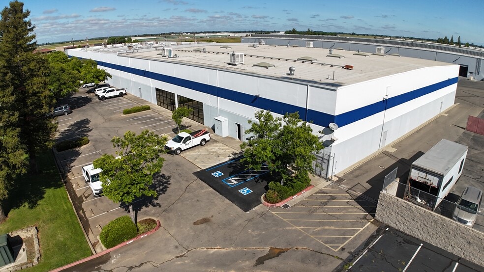 Primary Photo Of 1501 Aviation Blvd, Lincoln Warehouse For Lease