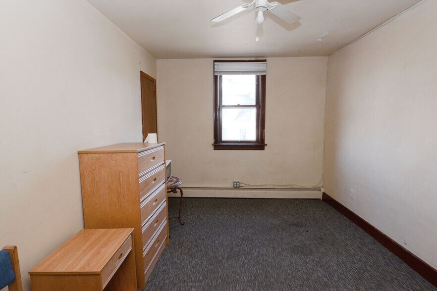 More Photos Of 101 S Main St, Richlandtown Restaurant For Sale