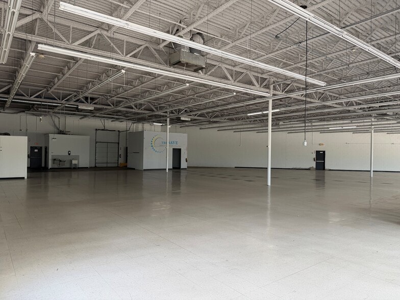 More Photos Of 401-421 Townline Rd, Mundelein Storefront Retail Office For Lease