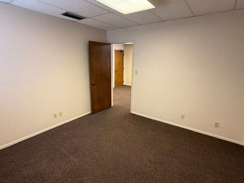 More Photos Of 1950 Courtney Dr, Fort Myers Office For Lease