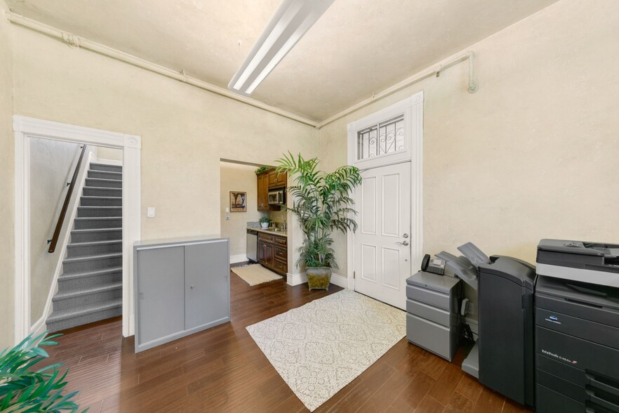 More Photos Of 1129 D St, Sacramento Office For Sale