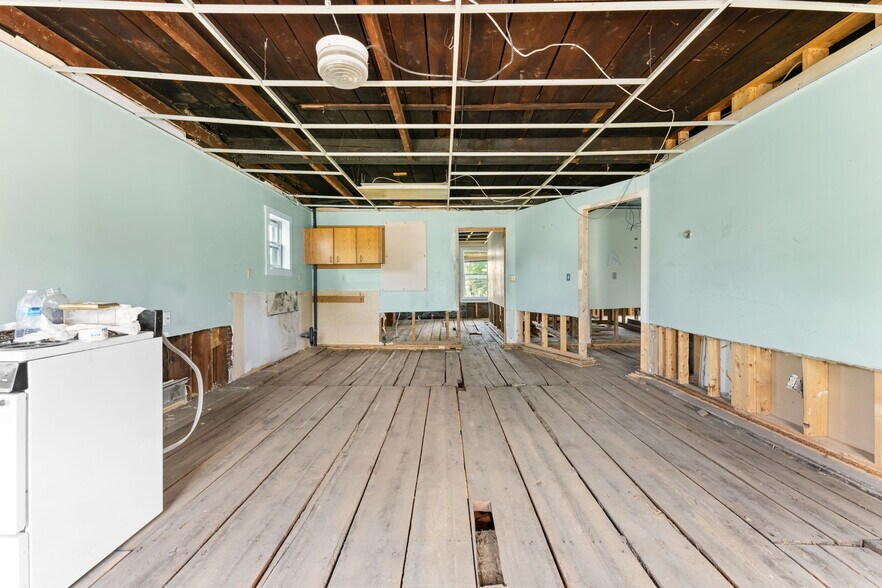 More Photos Of 18 Central St, Brookfield Office Residential For Sale