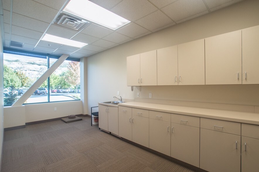 More Photos Of 5255 N Edgewood Dr, Provo Office For Lease