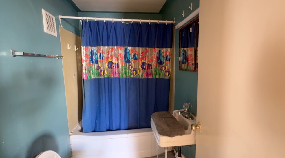 More Photos Of 947 Sabattus St, Lewiston Multifamily For Sale