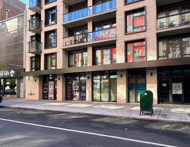 Primary Photo Of 350 W 44th St, New York Apartments For Lease