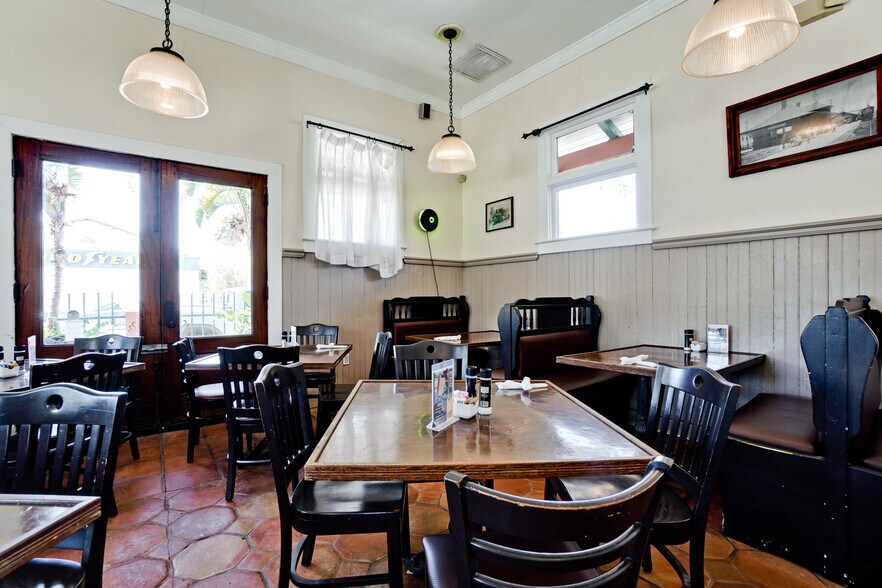 More Photos Of 1503 4th St, Sarasota Restaurant For Lease