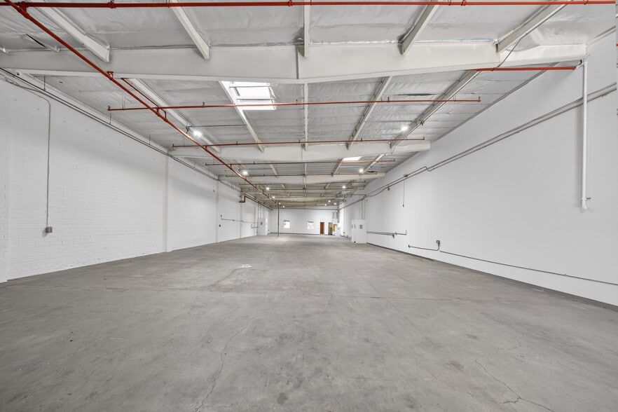 More Photos Of 7666 Clybourn Ave, Sun Valley Light Manufacturing For Lease