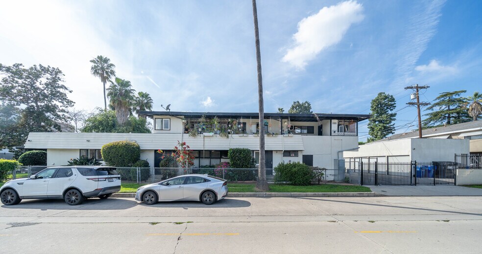 More Photos Of 11001 Hortense St, West Toluca Lake Apartments For Sale