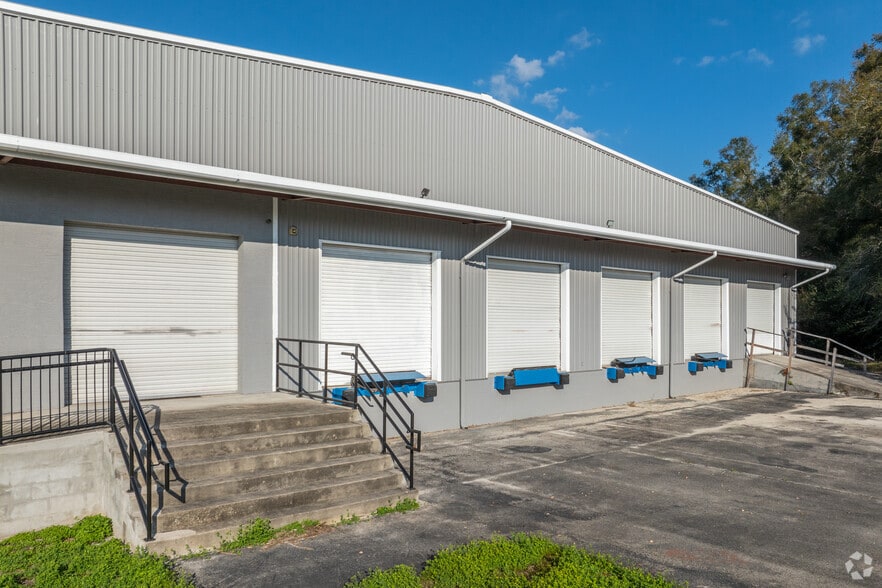 More Photos Of 12 NW 5th Pl, Williston Manufacturing For Lease