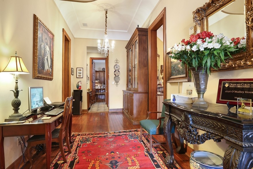 More Photos Of 120 S Pierce St, New Orleans Hotel For Sale