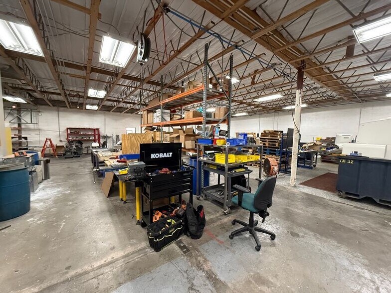 More Photos Of 113-117 S Rockford Dr, Tempe Light Manufacturing For Lease