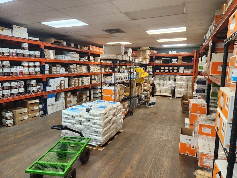 More Photos Of 3915 Stuart Andrew Blvd, Charlotte Light Distribution For Lease