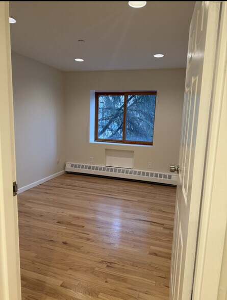 More Photos Of 11882 Metropolitan Ave, Kew Gardens Office For Sale