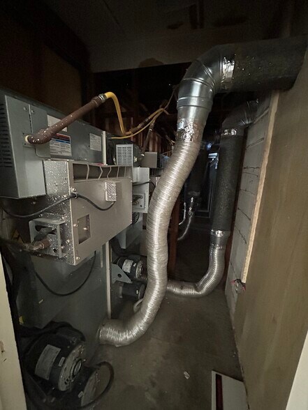 More Photos Of 6421 State Highway 31 E, Murchison Storefront For Sale