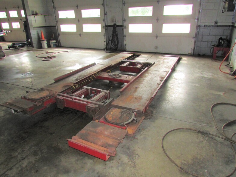 More Photos Of 5982 W State Road 32, Anderson Service Station For Sale