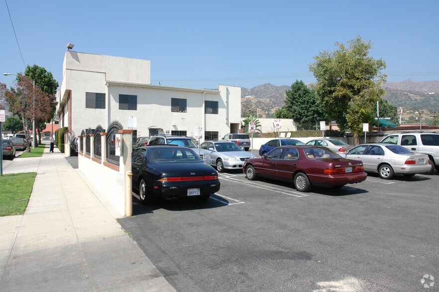 More Photos Of 2025 N Glenoaks Blvd, Burbank Office For Lease